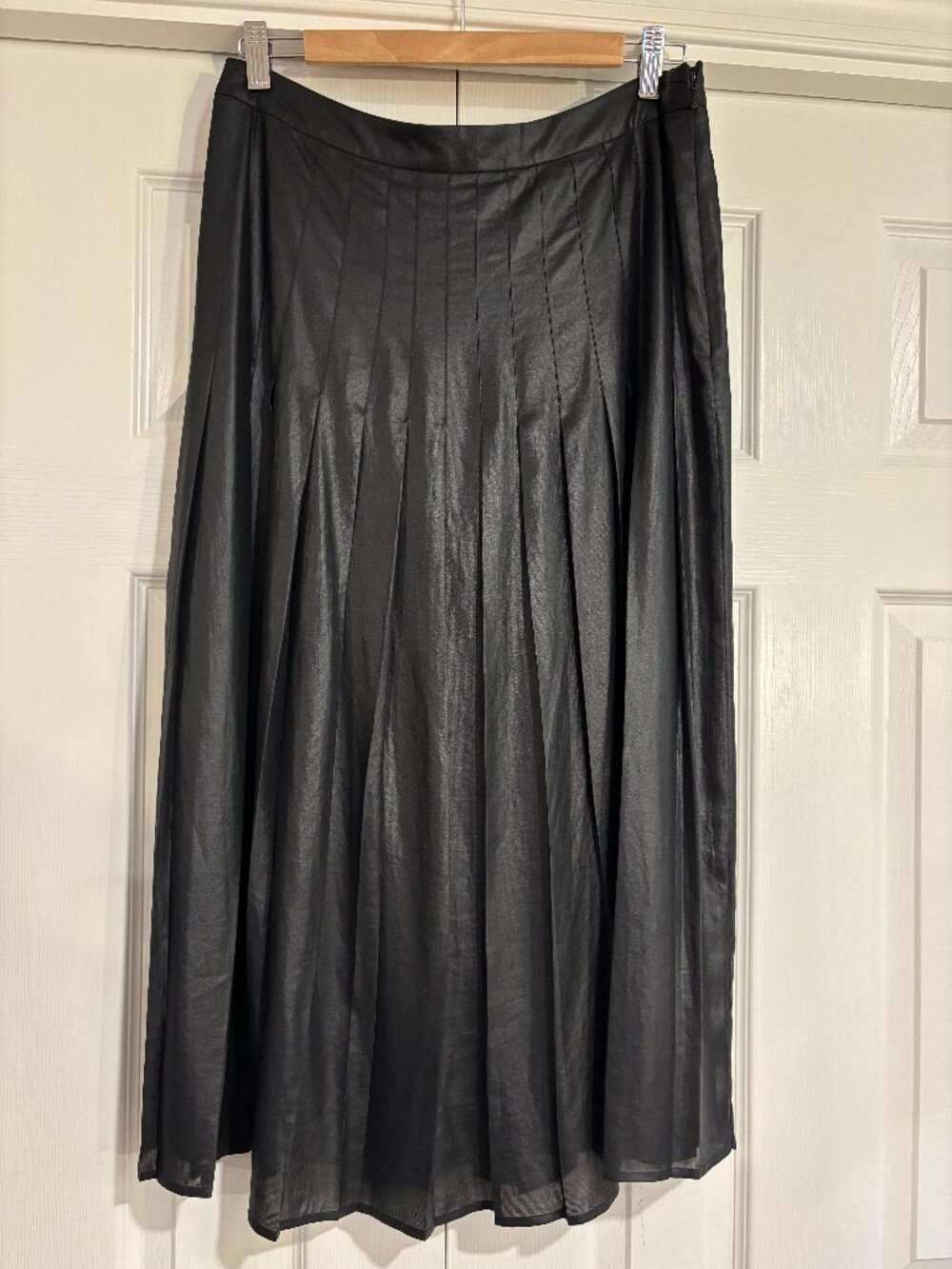 Trouve Pleated Midi Skirt Black Shiny Faux-Leather Look Women's Medium